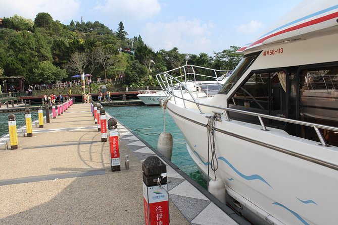 1-day Tour to Sun Moon Lake from Taipei by High Speed Rail - Seeing the lake from the gondola