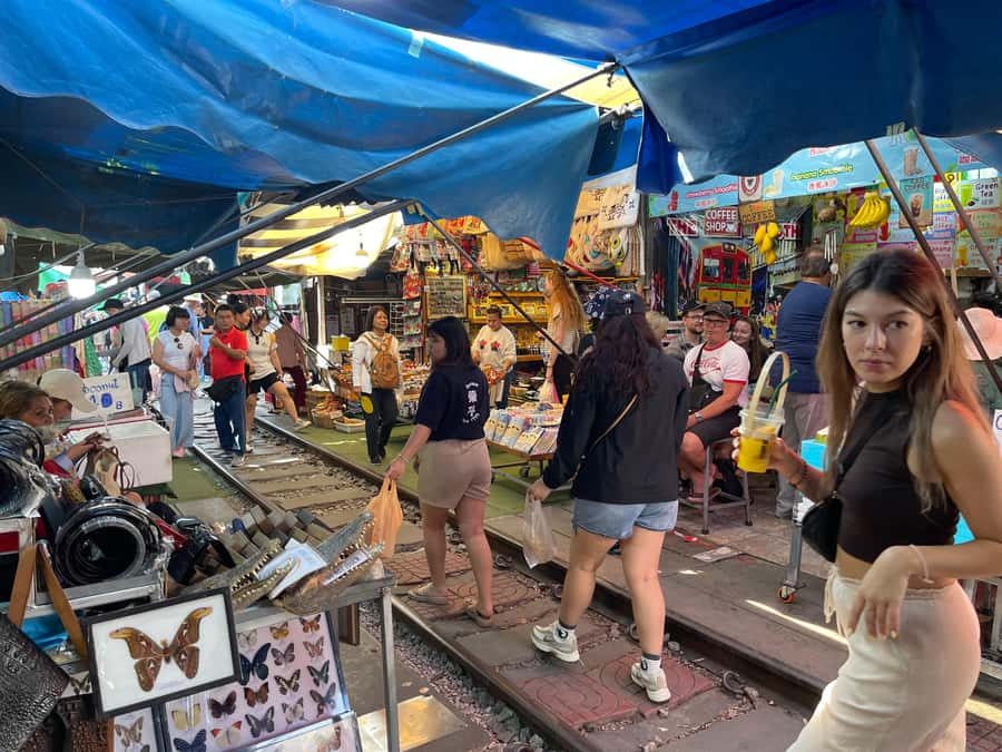 1-Day Trip: Floating Market & Railway Market by Toyota Camry - Why a private Camry can be worth the price