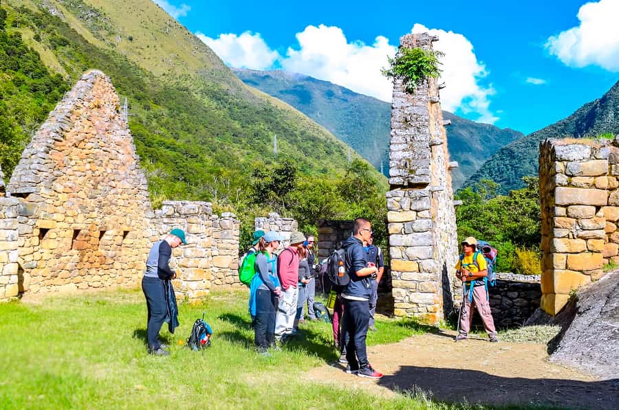 2-Day Inca Trail Hike to Machu Picchu & Panoramic Train - Chachabamba marks the start of the old road