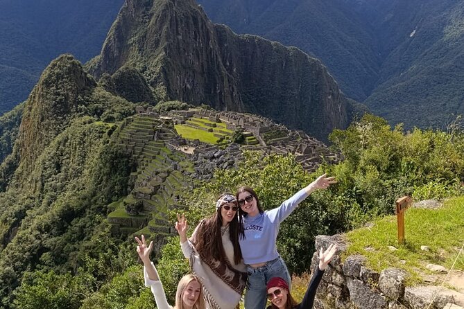 2-Day Sacred Valley & Machu Picchu Tour by Train from Cusco - Chinchero, alpacas, and old weaving skills