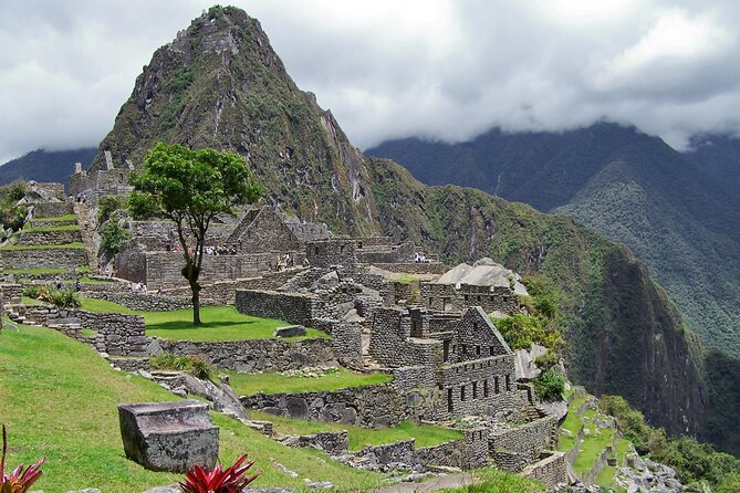 2-Day Sacred Valley & Machu Picchu Tour by Train from Cusco - Machu Picchu with a guide, then time to look around