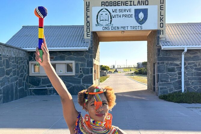 3-Nights Tour Robben Island Table Mountain and Wine Tram - Bo-Kaap: a quick stop for color and photographs