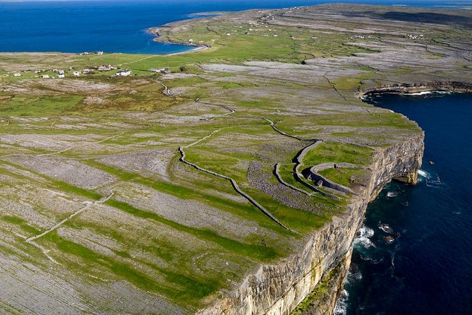 6-day All Ireland & Northern Ireland Rail Tour from Dublin - Day 6: Titanic Belfast and a city tour by bus