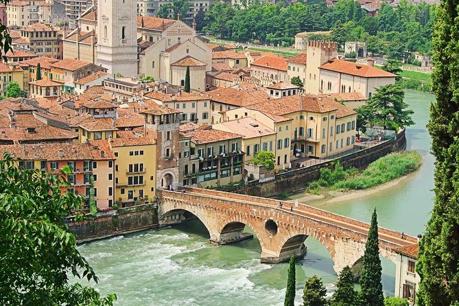 6-Day Italian Lakes, Milan with Bernina Express Train Experience - Franciacorta adds food and wine to the final day
