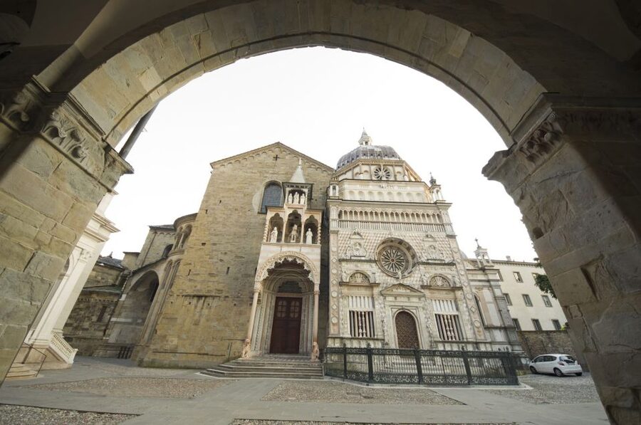 6-Day North Lakes: Milan & Bernina Express Experience - Guides, languages and group expectations