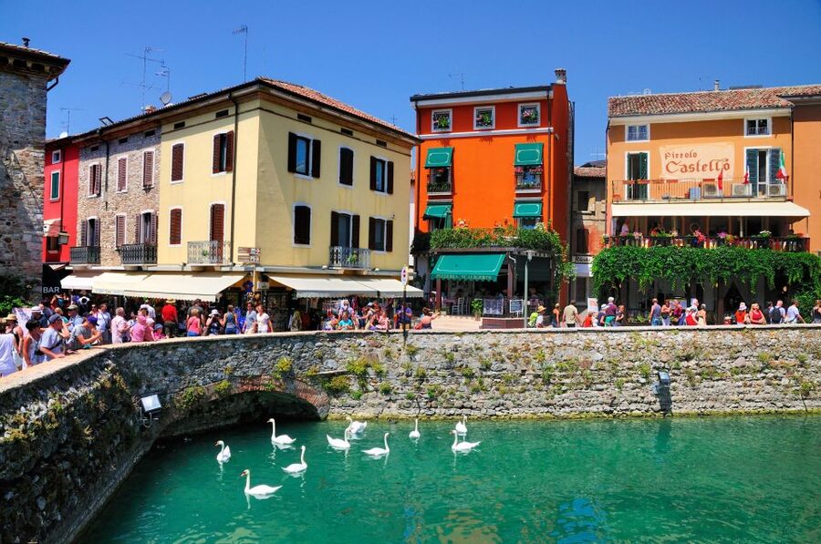 6-Day North Lakes: Milan & Bernina Express Experience - Day 1: Milan, a walking tour and aperitivo