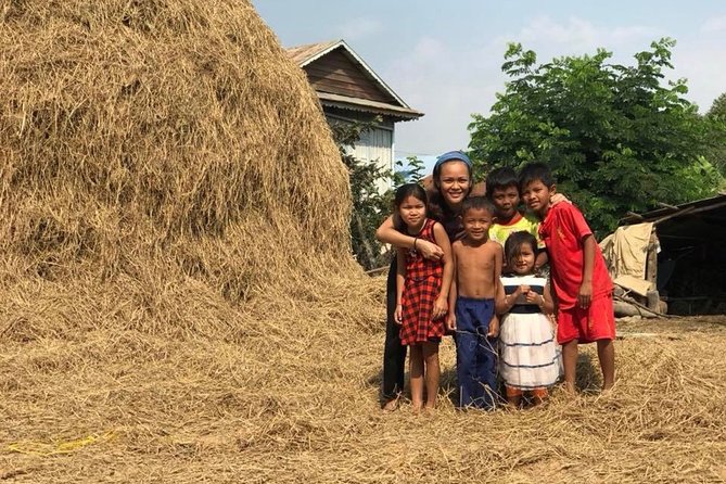 Afternoon tour by tuk tuk to bamboo train,bat cave,killing cave,countryside. - Kampong Pil Pagoda and the countryside