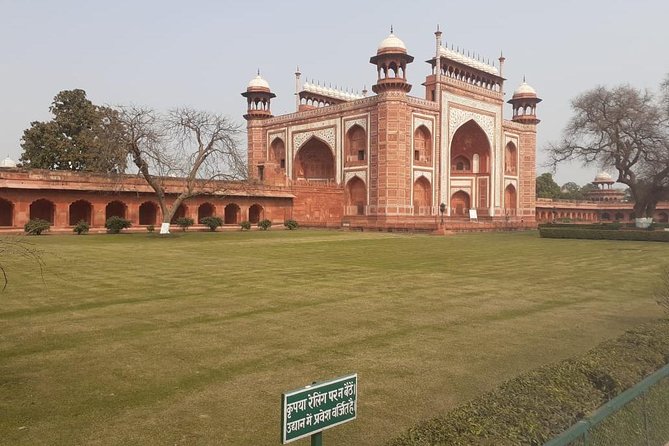 Agra TajMahal Tour by Gatiman Exp. Train - Inside Agra Fort for one hour