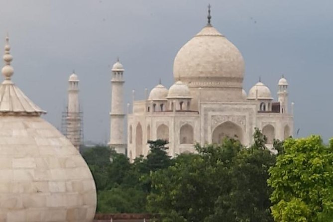 Agra TajMahal Tour by Gatiman Exp. Train - Meeting your guide at the coach