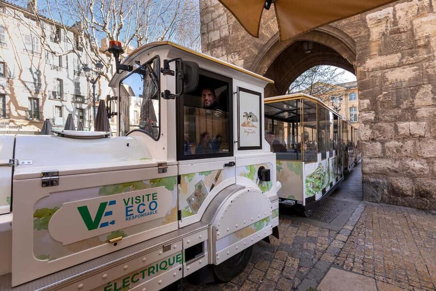 Aix-en-Provence by Electric Tourist Train – City Center Circuit - The city-center circuit, one view at a time