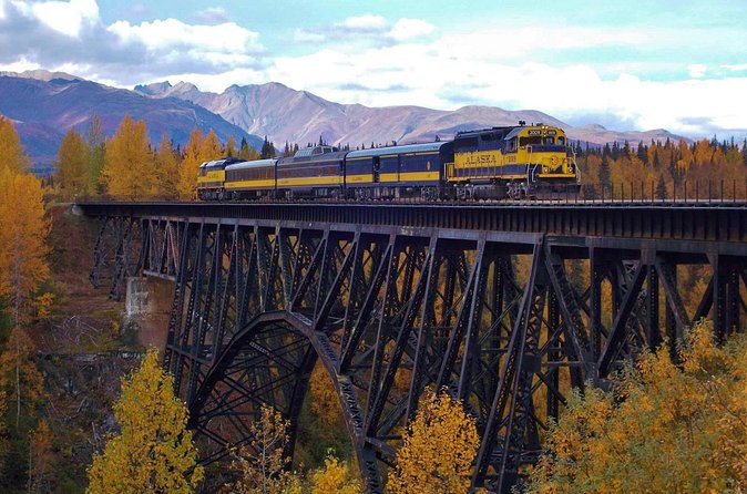 Alaska Railroad Hurricane Turn RoundTrip Talkeetna - Hurricane Flagstop Same Day - Guide commentary makes the difference