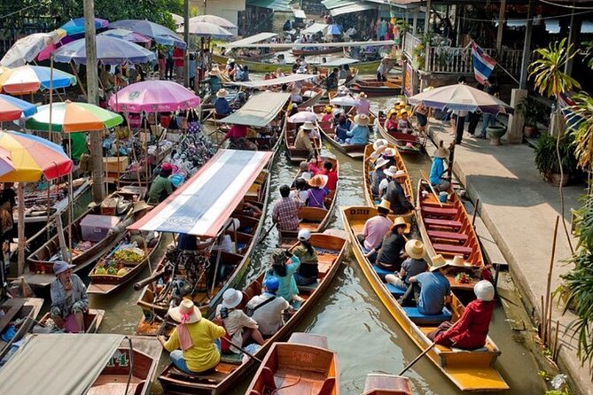 Amphawa Floating Market and Maeklong Railway Private Afternoon Tour from Hua Hin - Reading the market at Amphawa