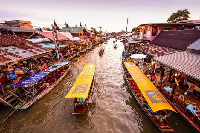 Amphawa Floating Market and Maeklong Train Market Tour - What to expect when the train approaches