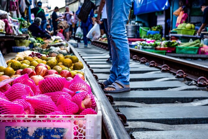 Amphawa Floating Market & Maeklong Railway Train Market Tour - What the guides add to the day