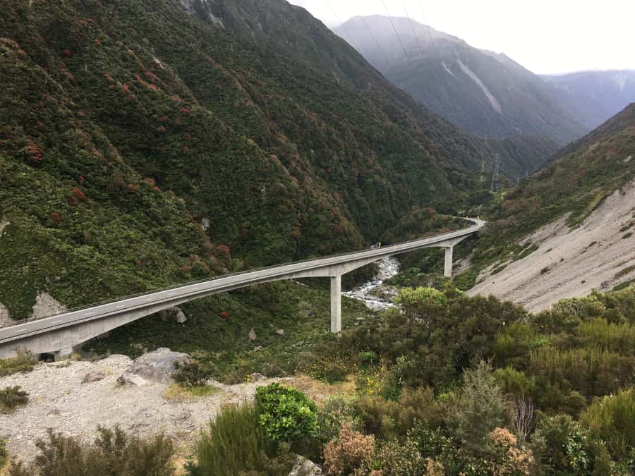 Arthur's Pass: TranzAlpine Train and Castle Hill Day Tour - Kea, waterfalls, and the Otira Viaduct lookout