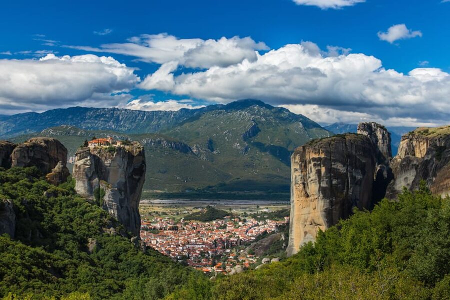 Athens: Meteora Daytrip by train with optional lunch - The early Athens pickup, from Plaka to Karaiskaki Square
