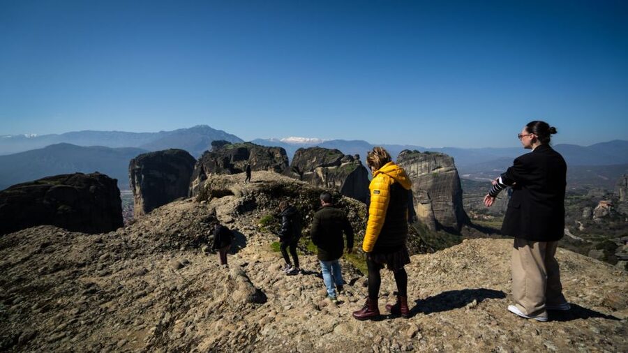 Athens to Meteora, Day Trip with Local Guide,up to 9 people - Starting at Athens Railway Station