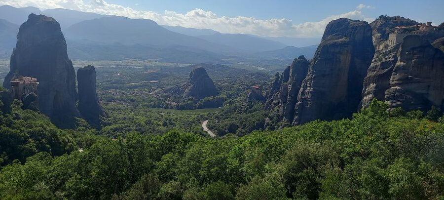 Athens to Meteora, Day Trip with Local Guide,up to 9 people - Meeting your Kalabaka guide