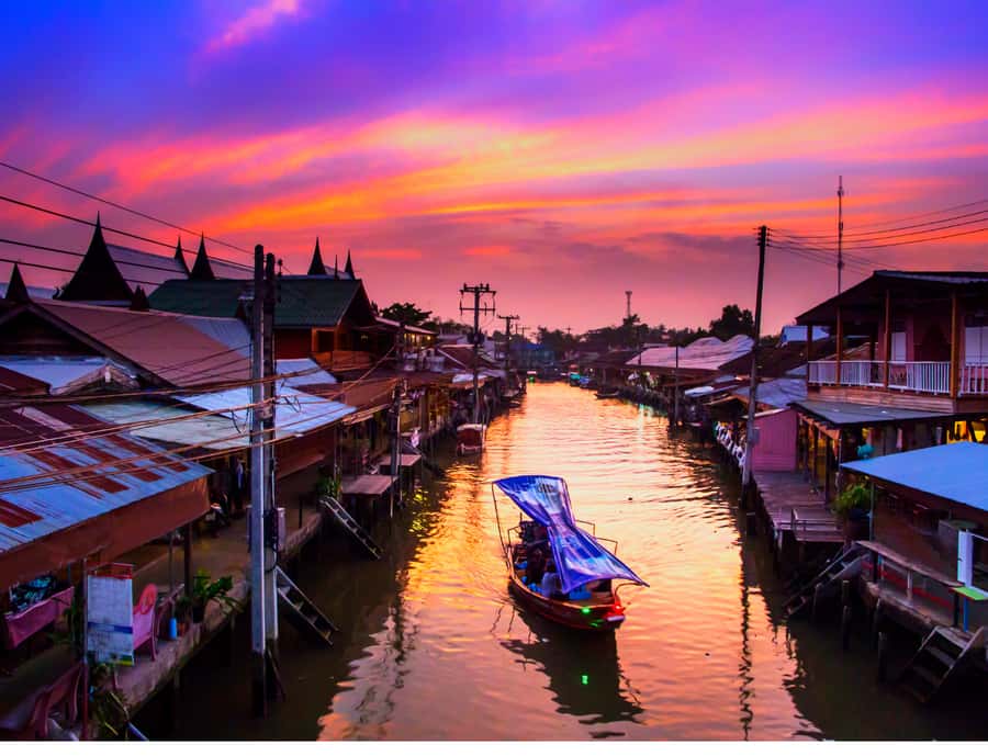 Bangkok: Amphawa Floating & Railway Markets Guided Day Tour - Why the Maeklong train market is worth the drive