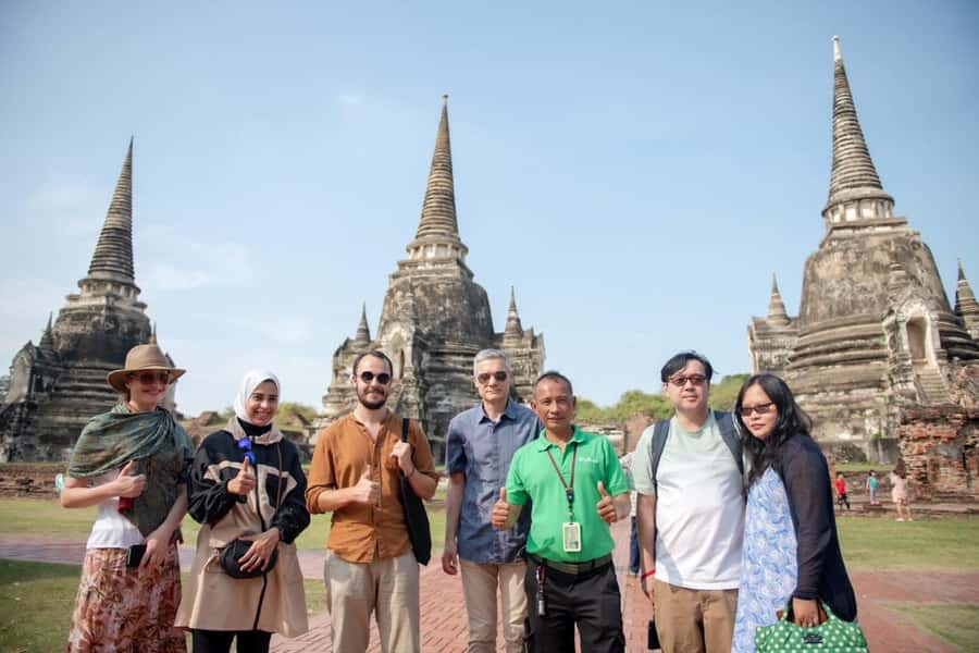 Bangkok: Ayutthaya, Railway & Floating Markets Full-Day Tour - Wat Phra Si Sanphet and the old royal center