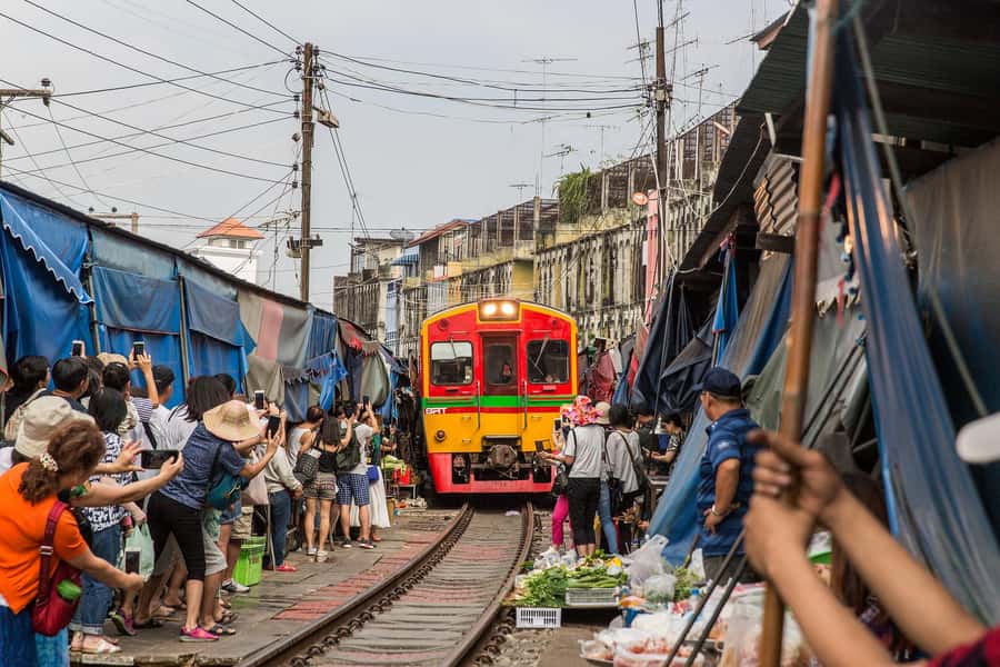 Bangkok: Damnoen Floating Market & Train Market Private Tour - Two famous markets, one busy day