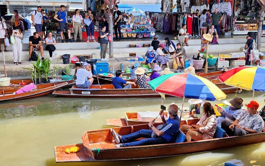 Bangkok: Damnoen Floating Market & Train Market Private Tour - Damnoen Saduak by private boat