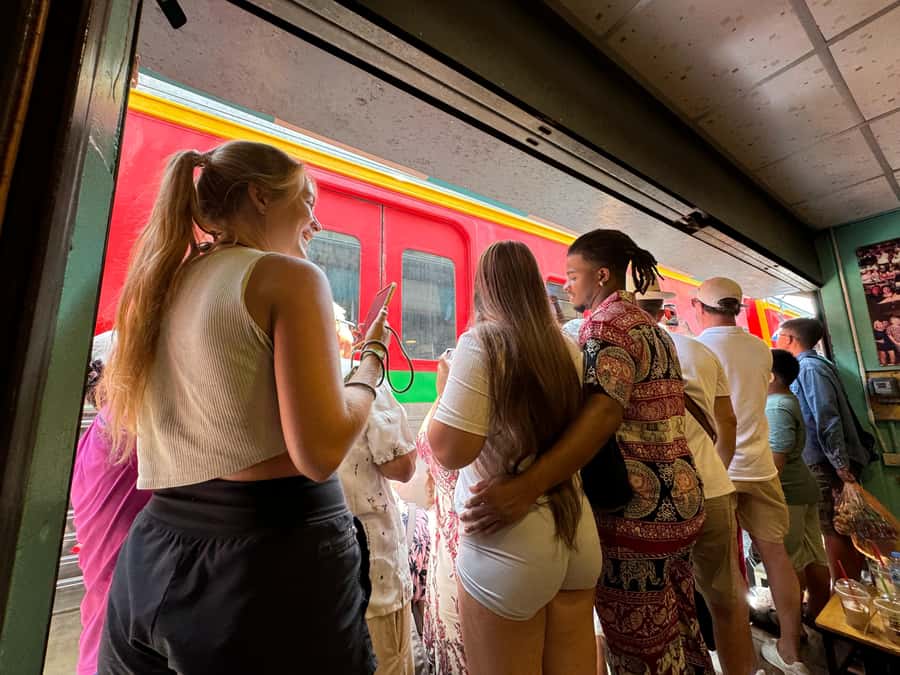 Bangkok: Damnoen Floating Market & Train Market Private Tour - Timing, comfort, and practical limits