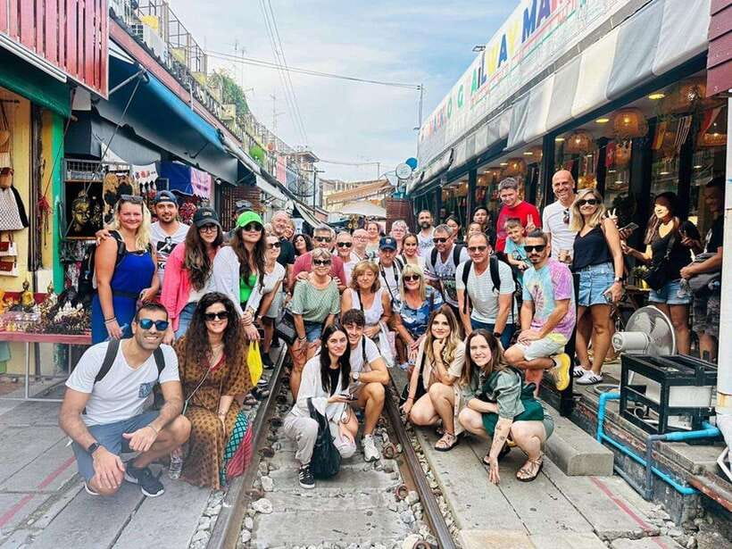 Bangkok: Damnoen Saduak and Mae Klong Train Markets - A guide can make the road time useful