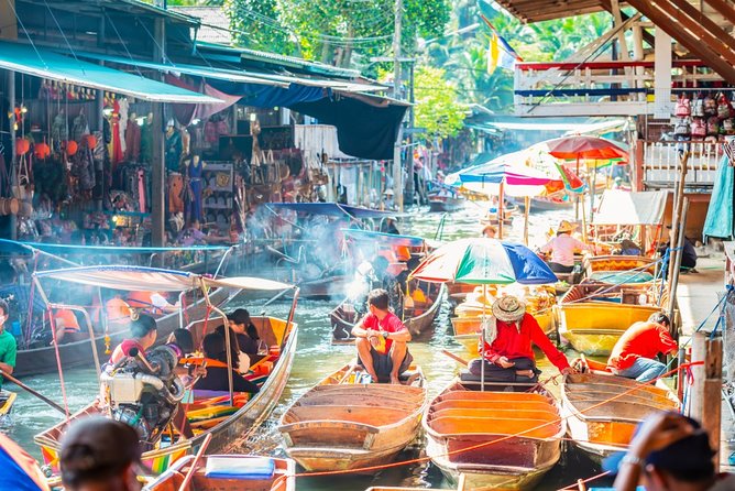 Bangkok: Damnoen Saduak and Maeklong Railway Market Japanese tour - Damnoen Saduak by small boat