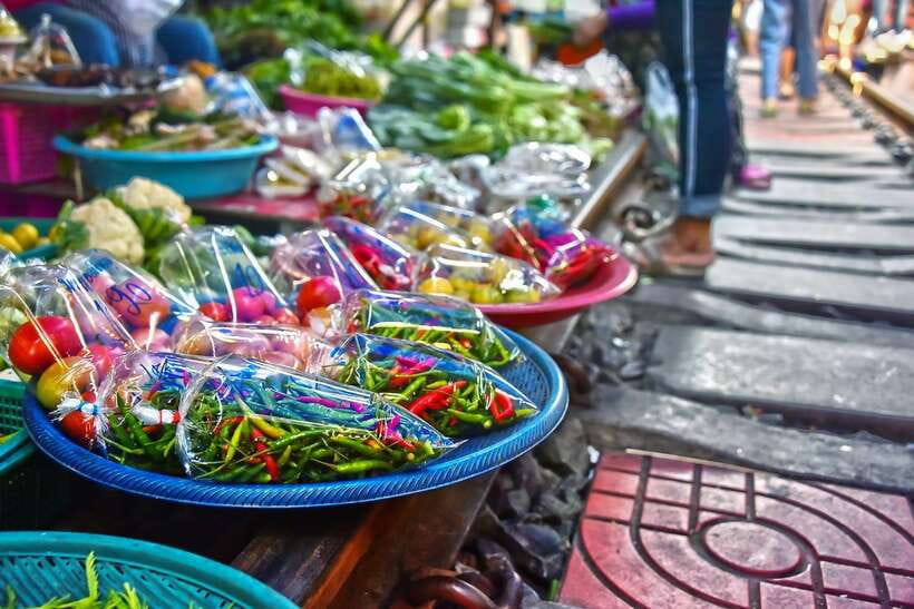 Bangkok: Damnoen Saduak Market and Maeklong Railway Market - How much free time will you really have?