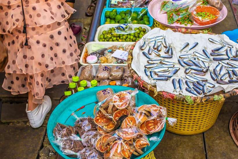 Bangkok: Damnoen Saduak Market and Maeklong Railway Market - Who should book this market tour?
