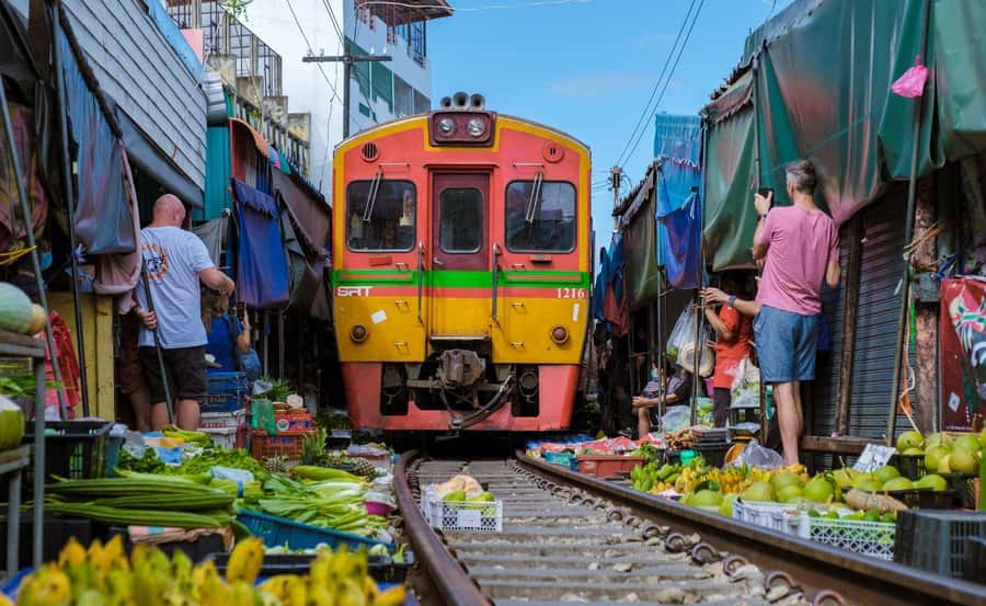 Bangkok : Damnoen Saduak & Train Market Car Excursion - Is the $200 price fair?