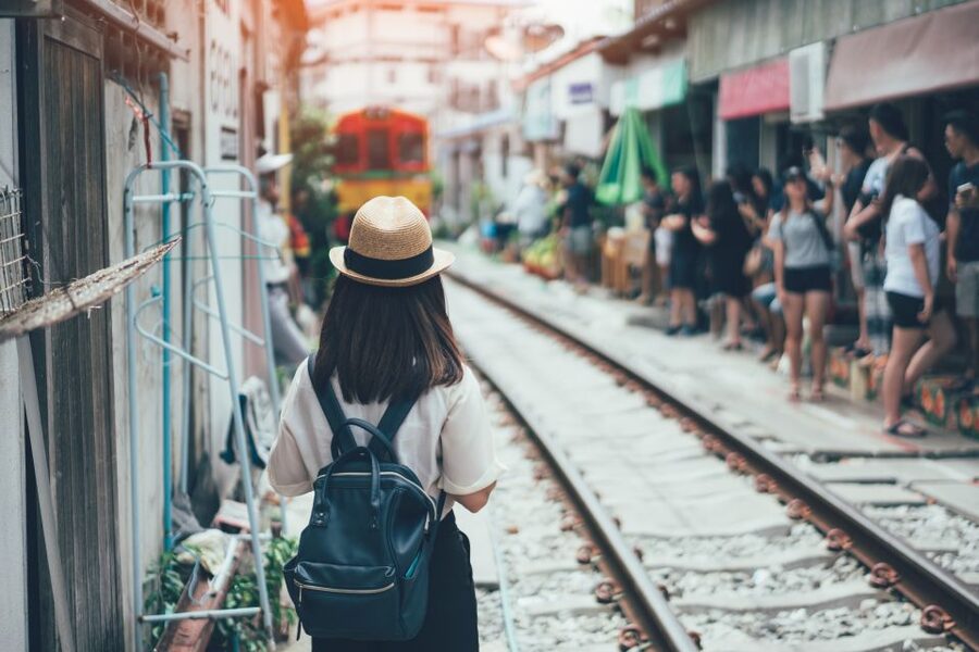 Bangkok: Damnoen Saduak, Train Market & Mahanakhon Day Trip - Damnoen Saduak by paddle boat