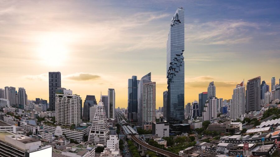 Bangkok: Damnoen Saduak, Train Market & Mahanakhon Day Trip - Eating at the markets without overspending