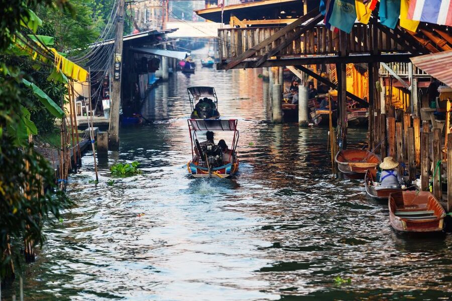 Bangkok: Damnoen Saduak, Train Market & Mahanakhon Day Trip - Ending above Bangkok at Mahanakhon