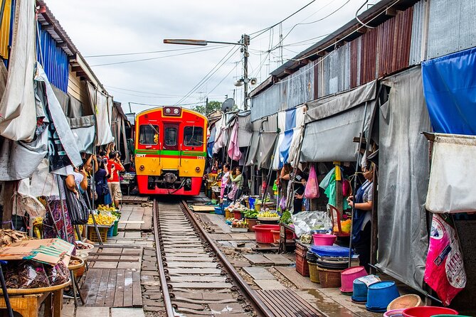 Bangkok: Floating Market and Train Tour with Guide in Spanish and English - Why these two markets make a memorable day