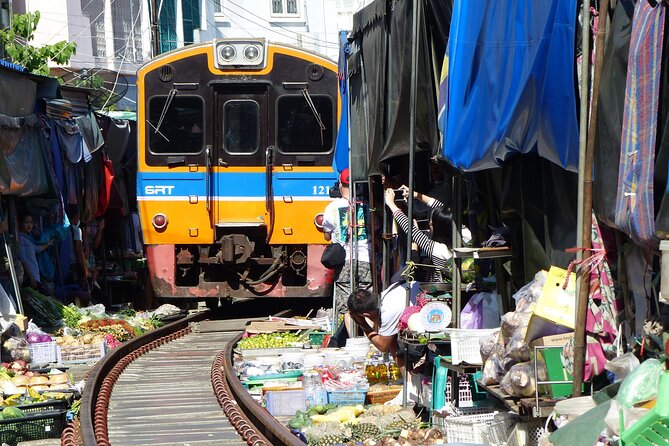 Bangkok: Floating Market and Train Tour with Guide in Spanish and English - Timing, comfort, and practical limits