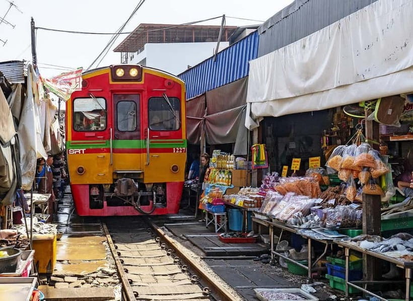 Bangkok: Floating Market & Railway Market with Hotel Pick Up - From the railway to the canals