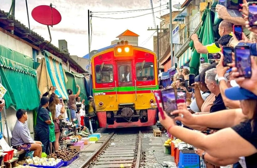 Bangkok: Floating Market & Railway Market with Hotel Pick Up - Who will enjoy this day most?