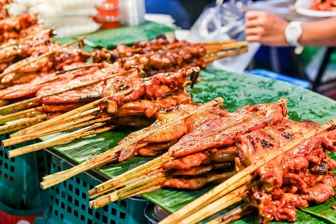 Bangkok: Floating Market & Train Market with Train/Boat ride - What the guides add to the experience