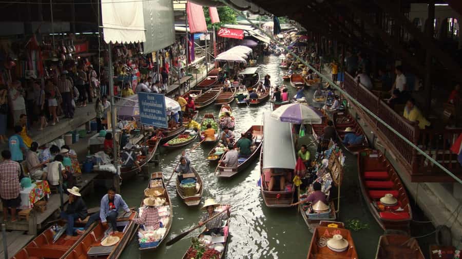 Bangkok highlight: Floating Market, Train Market & Ayutthaya - A 30-minute long-tail boat ride into Damnoen Saduak