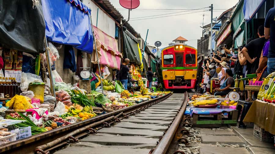 Bangkok highlight: Floating Market, Train Market & Ayutthaya - Ayutthaya’s temple ruins require a steady pace