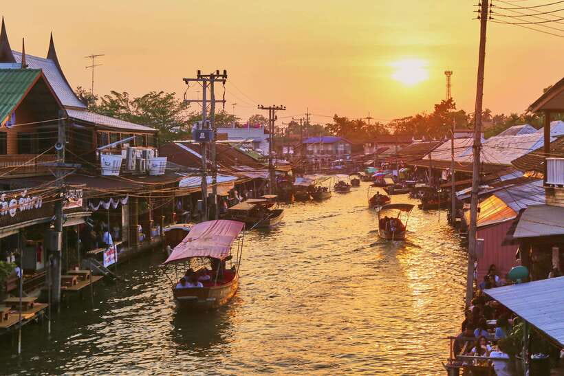 Bangkok: Maeklong Railway & Amphawa Floating Market Day Trip - Key points to know before booking