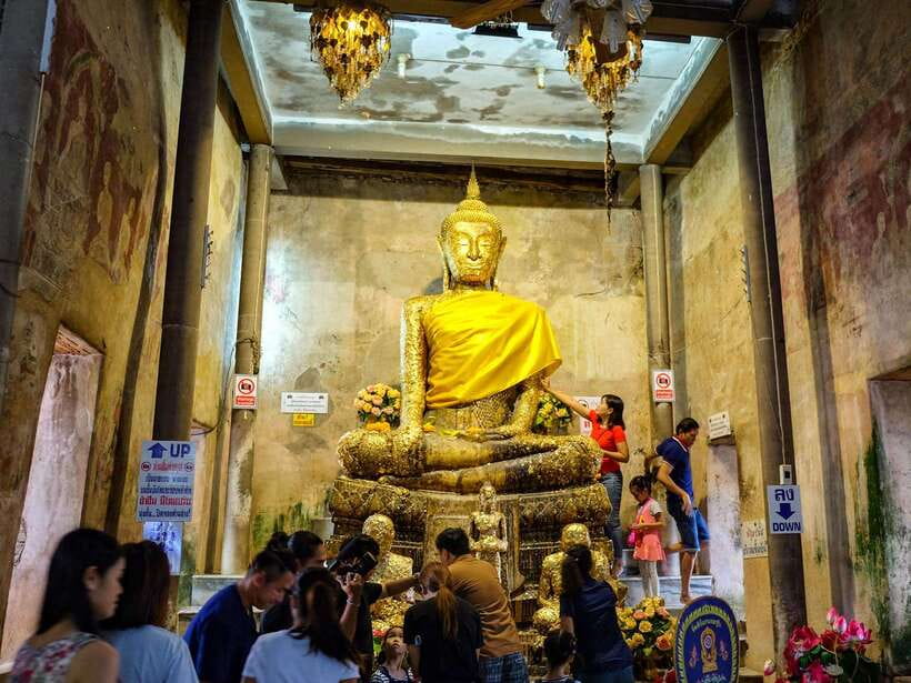Bangkok: Maeklong Railway & Amphawa Floating Market Day Trip - Who should book this Bangkok day trip?