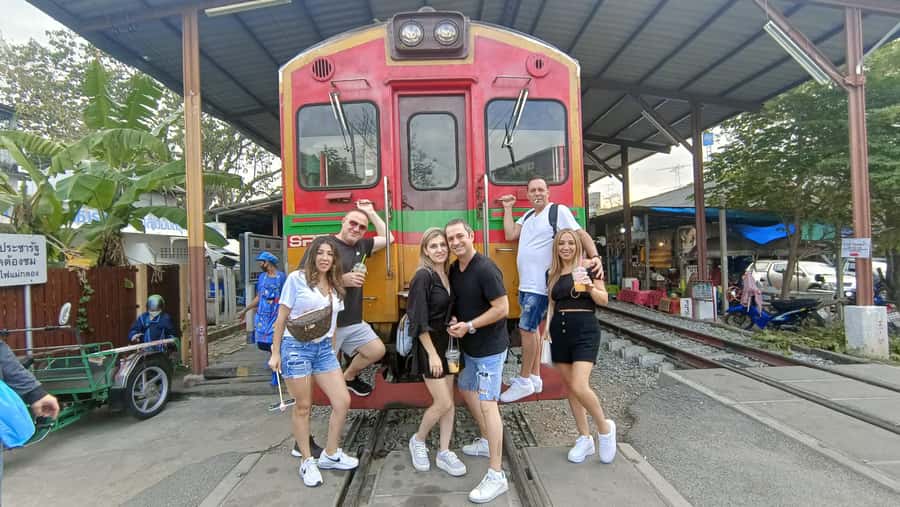 Bangkok: Maeklong Railway & Damnoen Saduak Floating Markets - Key things to know before booking