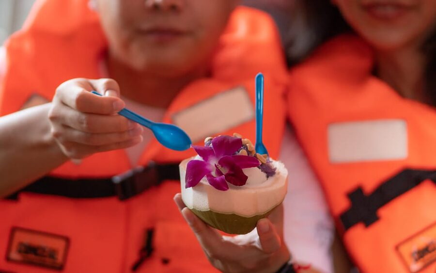 Bangkok: Maeklong Railway Market and Amphawa Floating Market - Fireflies can turn the final boat ride into something special