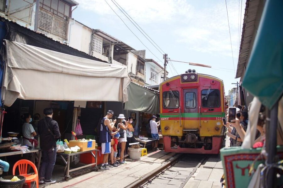 Bangkok: Maeklong Railway Market & Floating Market Tour - What this Bangkok market day is really like