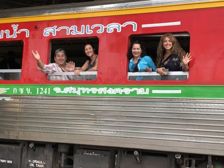 Bangkok: Maeklong Railway Market & Floating Market Tour - Damnoen Saduak by paddle boat