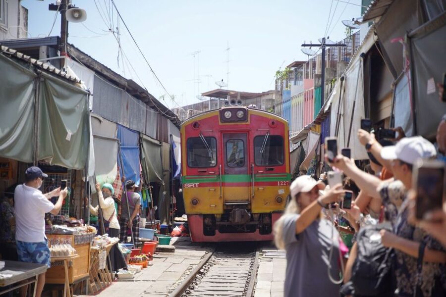 Bangkok: Maeklong Railway Market & Floating Market Tour - Who should book this tour?