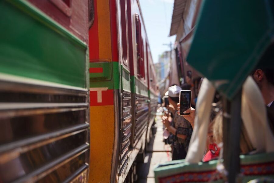 Bangkok: Maeklong Railway Market & Floating Market Tour - Leaving Bangkok for the Maeklong countryside
